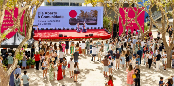  Uma escola para os alunos de  ...