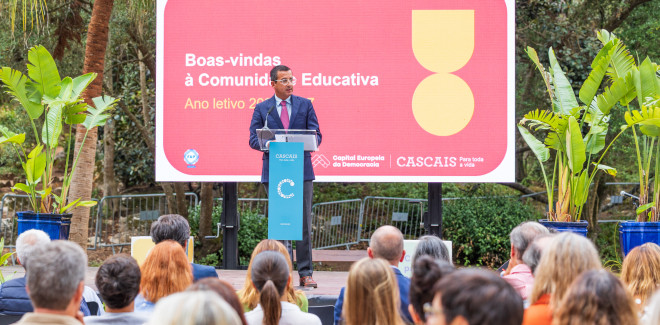  Encontro reuniu docentes,  ...