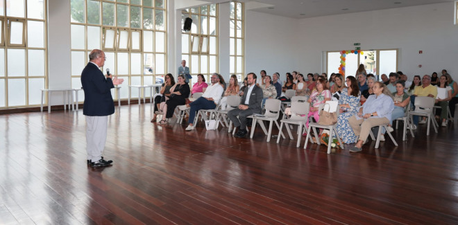  Escolas e comunidade recebem  ...