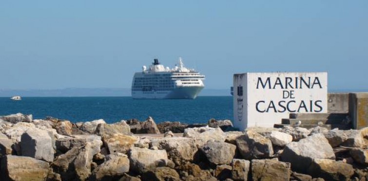 Durante três dias, o The World, o mais luxuoso paquete do mundo, fez escala em Cascais pela primeira vez