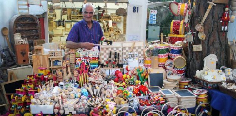 O artesanato é presença obrigatória no Estoril sobretudo nos meses de verão