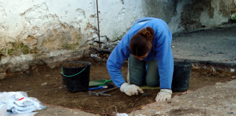 Excavations in the caves of Alapraia