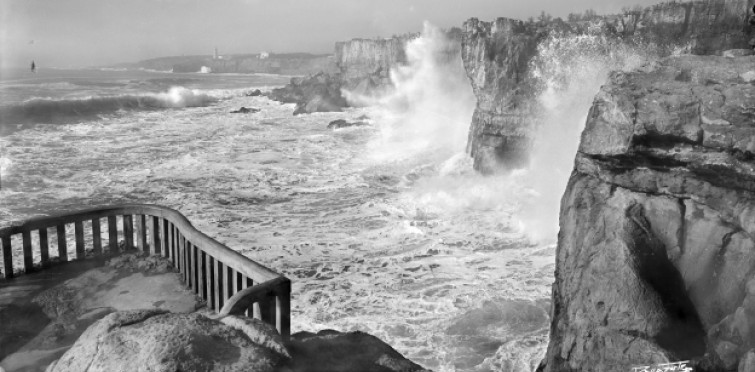 Mar revolto na Boca do Inferno, c. 1950 Mar revolto na Boca do Inferno, c. 1950