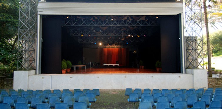 Auditório Fernando Lopes-Graça - vista para o palco e parte da plateia