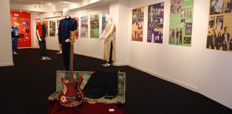 Espaço Memória Teatro Experimental de Cascais - exposição temporária dedicada aos 25 anos de carreira dos Delfins