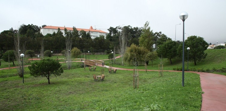 Parque Infantil e Espaço Verde Lecler