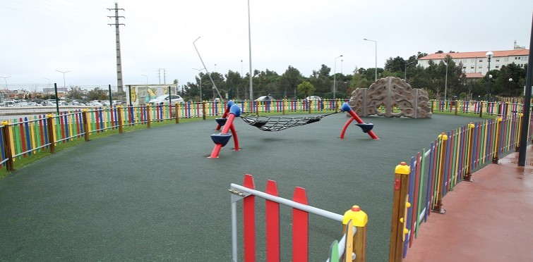 Parque Infantil e Espaço Verde Lecler