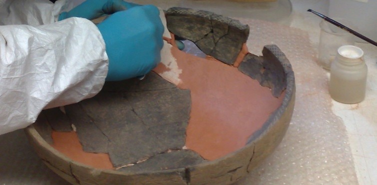 Reconstituição de lacunas de taça cerâmica campaniforme | Grutas de Alapraia