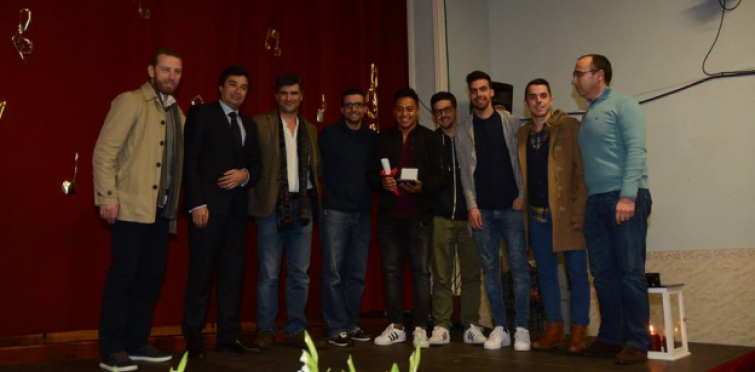 Grupo Desportivo Estoril Praia - Secção de Futsal, reconhecidos ccom a Medalha de Mérito - Honra Desporto, entregue por José Ribero, o tesoureiro da Junta de Freguesia de Alcabideche