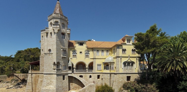 Museu-Biblioteca dos Condes de Castro Guimarães