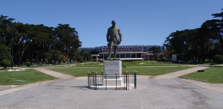 Monumento a Fausto Cardoso de Figueiredo, de Leopoldo de Almeida | Estoril