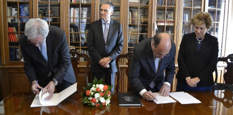 Maria Cavaco Silva, Carlos Carreiras, Anibal Cavaco Silva e Arnaldo Pereira Coutinha, Secretário Geral da Presidência da República, na cerimónia de cedência temporária da coleção de Presépios pertença da Primeira Dama.