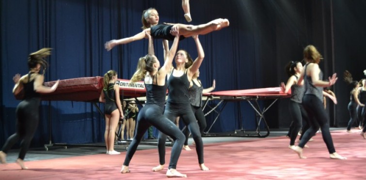 Grupo Sportivo de Carcavelos com a exibição de Ginástica de Trampolins e Acrobática — em Casino Estoril.