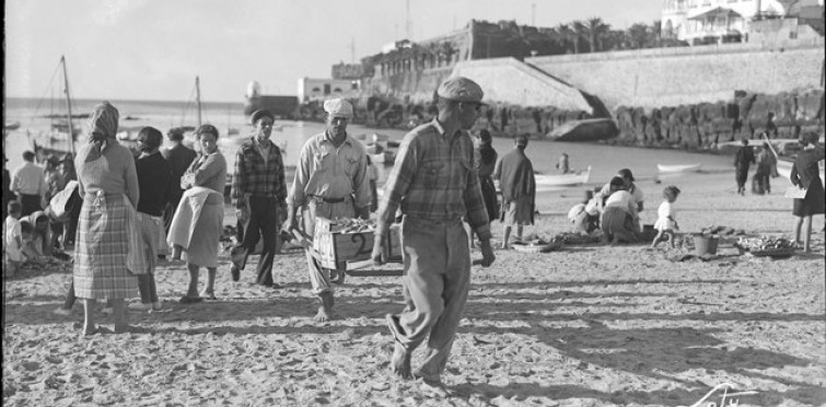 Pescadores na Praia da Ribeira, em Cascais, c. 1950 | Coleção Antiga do Município – Arquivo Histórico Municipal