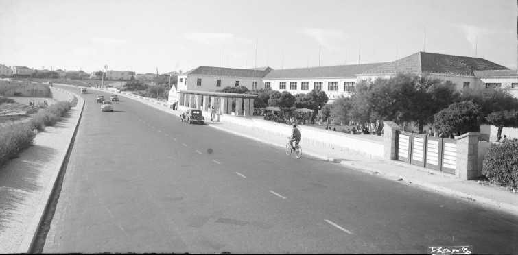 Avenida Marginal junto à Colónia Balnear Infantil de O Século| S. Pedro do Estoril, meados do século XX 