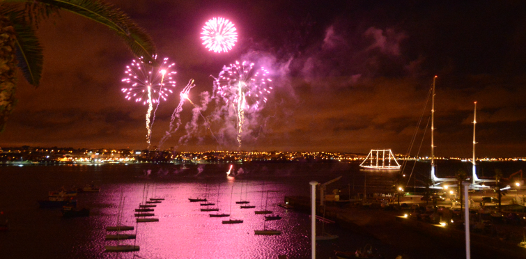 Fogo de artifício junto à Baía de Cascais