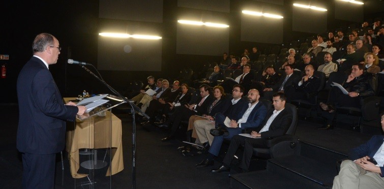 Presidente da Câmara de Cascais, Carlos Carreiras, na sessão de abertura do seminário 