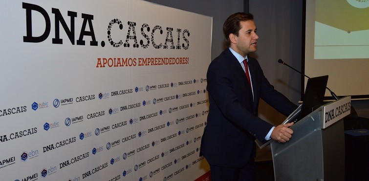 Ricardo Baptista Leite, vereador da Promoção do Emprego da Câmara de Cascais, na apresentação do projeto aos parceiros.