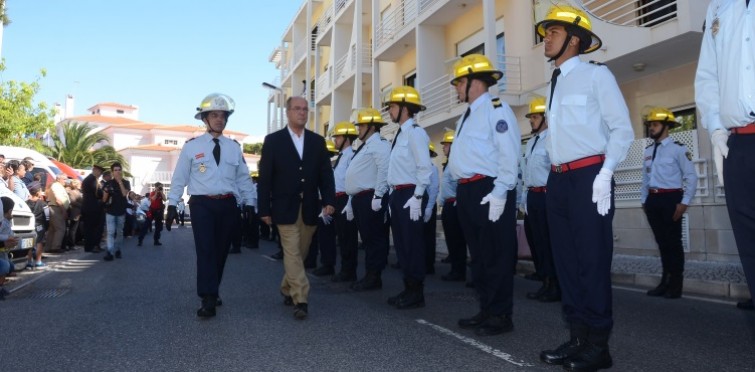 Revista à formatura pelo presidente da Câmara de Cascais, Carlos Carreiras. 