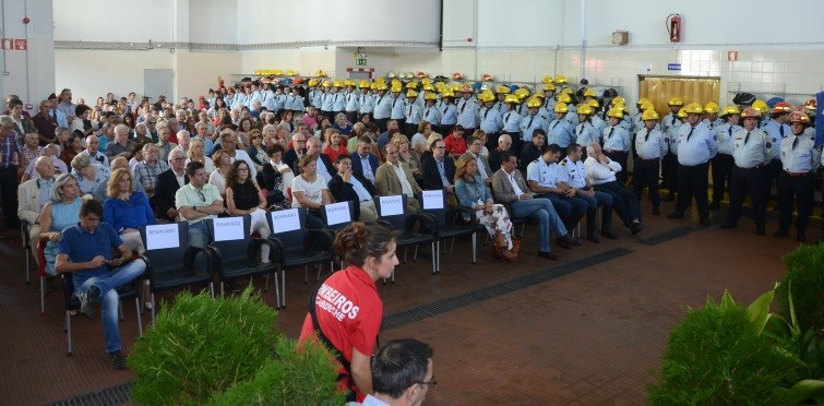 Amigos, familiares e demais munícipes assistiram à sessão solene