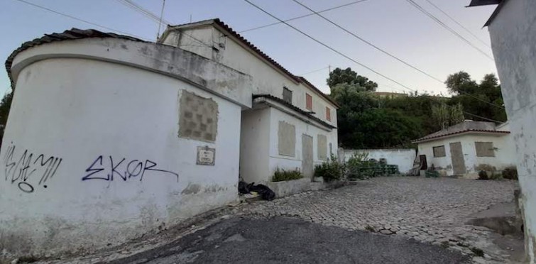 Demolição no Bairro da Encosta da Carreira