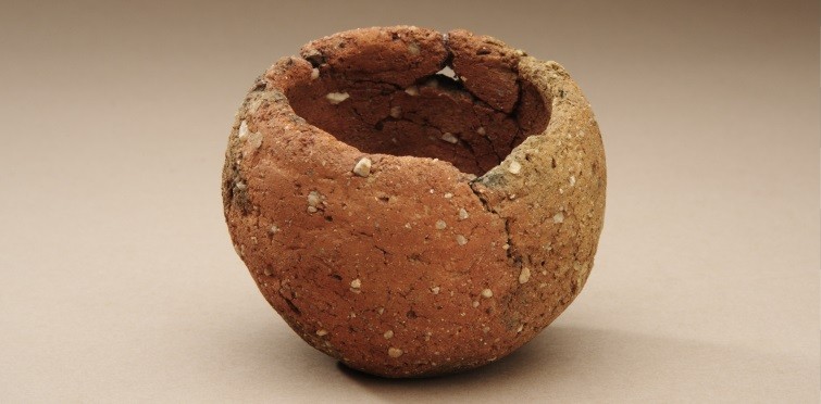 Pequeno vaso de cerâmica. Grutas do Poço Velho. Nº Inv. PV.134