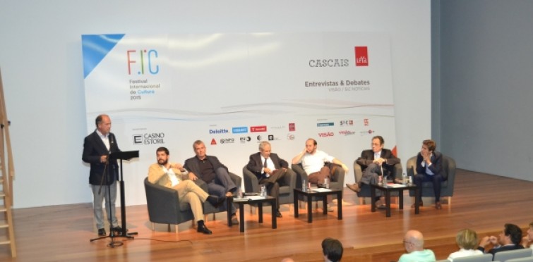 "Os livros por detrás dos políticos", com Rui Tavares, Ruben de Carvalho, Adolfo Mesquita Nunes, Álvaro Beleza, Rodrigo Moita de Deus, Henrique Monteiro e intervenção de Carlos Carreiras.