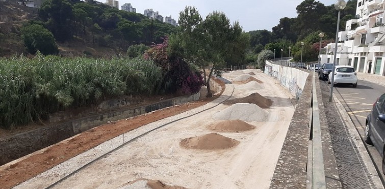 Construção do parque de estacionamento da Ribeira das Vinhas