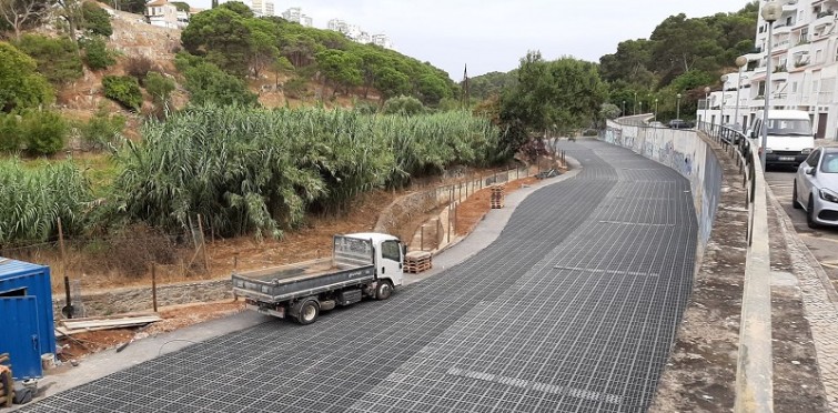 Construção do parque de estacionamento da Ribeira das Vinhas Construção do parque de estacionamento da Ribeira das Vinhas