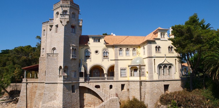 Museu-Biblioteca Condes de Castro Guimarães