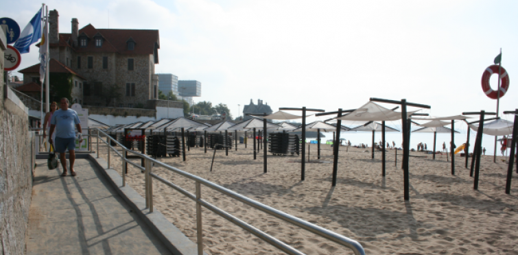 Rampa de acesso à praia Rampa de acesso à praia