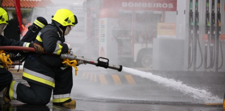 Simulacro de incidente no posto de abastecimento de combustiveis no Estoril, no dia 19 de abril 2012. Simulacro de incidente no posto de abastecimento de combustiveis no Estoril, no dia 19 de abril 2012.