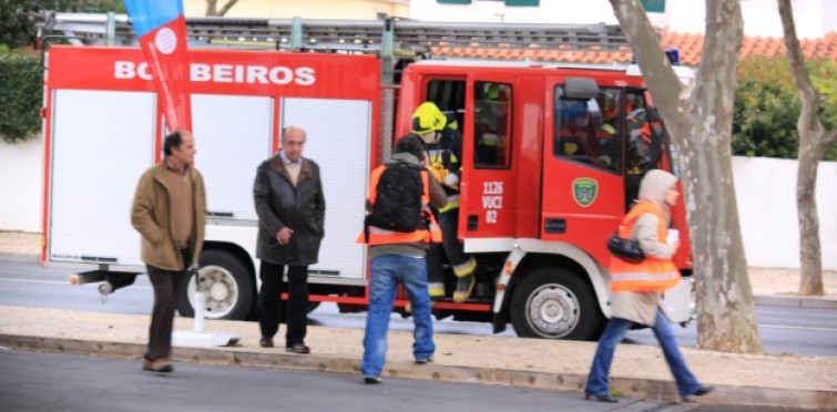 Simulacro de incidente no posto de abastecimento de combustiveis no Estoril, no dia 19 de abril 2012. Simulacro de incidente no posto de abastecimento de combustiveis no Estoril, no dia 19 de abril 2012.