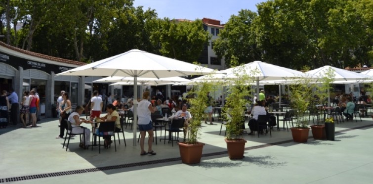 Comércio em Cascais aberto até à meia-noite e Mercado da Vila até ...