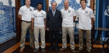 Na foto a partir da esq.: Phil Allan, general mannager; Abdul Khalid, tripulante; Carlos Carreiras, pres. CMC; Ian Walker, Skiper; "Chuny" Roberto Bermudez de Castro, leme