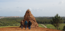 "O conceito desta obra baseia-se no contato com a terra, na tripla ligação “terra - água – lua”. É esta espécie de ligação cósmica que quero tentar suscitar no público, na interligação do homem com a terra, com o mar, com a água, com a lua e o sol." - Eduardo Malé