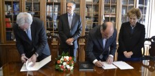 Maria Cavaco Silva, Carlos Carreiras, Anibal Cavaco Silva e Arnaldo Pereira Coutinha, Secretário Geral da Presidência da República, na cerimónia de cedência temporária da coleção de Presépios pertença da Primeira Dama.