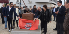 Carlos Carreiras e Diogo Leste descerram a placa de homenagem
