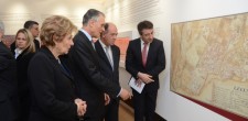 A comitiva que acompanhou Aníbal Cavaco Silva visita o Museu da Vila