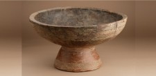 Taça com pé, com decoração campaniforme | Gruta I de S. Pedro do Estoril Taça com pé, com decoração campaniforme | Gruta I de S. Pedro do Estoril