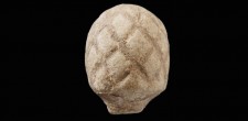 Ídolo pinha de calcário | Gruta IV de Alapraia