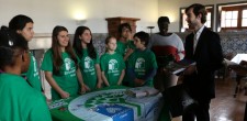 Vereador Frederico Pinho de Almeida ouve as preocupações dos alunos no que concerne às barreiras à mobilidade sustentável