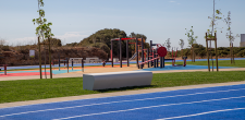 Parque urbano, pista de atletismo e de corta-mato NAZA, espaço fitness e parques e parques infantis na Abóboda