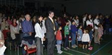 Anets do concerto ter início, várias centenas de pessoas fizeram um minuto de silêncio por todos aqueles que perderam a vida