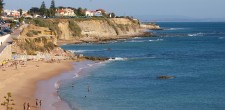 Mulher cai de arriba ao tirar fotos na praia de São Pedro do Estoril - SIC  Notícias