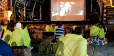 Cinema ao ar livre na Baía
