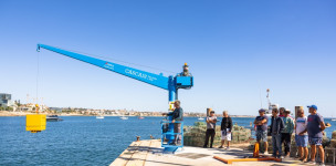 Nova grua no porto de Cascais